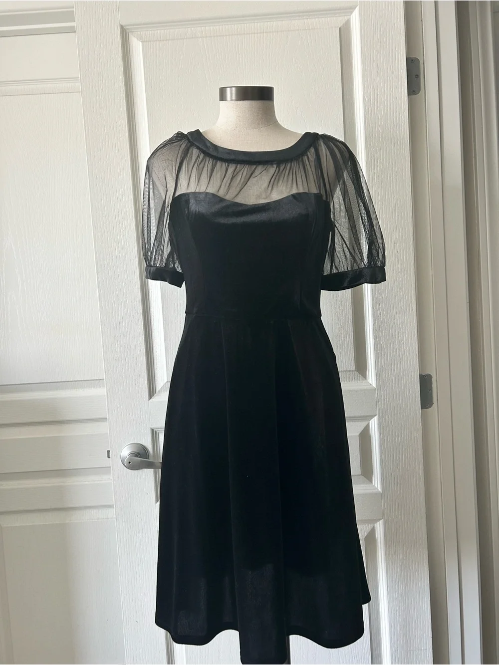 Maggy London chic black